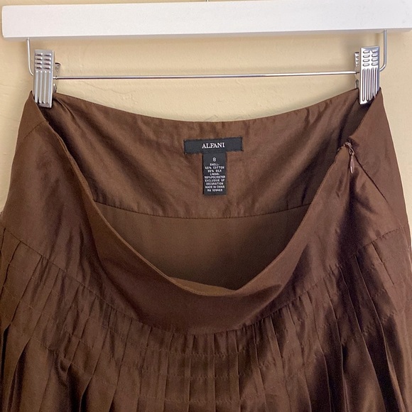 3/$20 Alfani- Silky Chocolate Skirt, 8, EUC - Picture 9 of 11